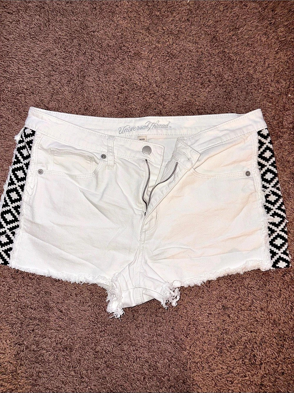 Universal Thread White & Black Distressed Jean Shorts Size 14/32R